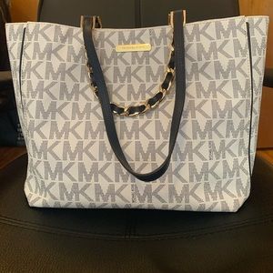 Perfect size and color tote bag!